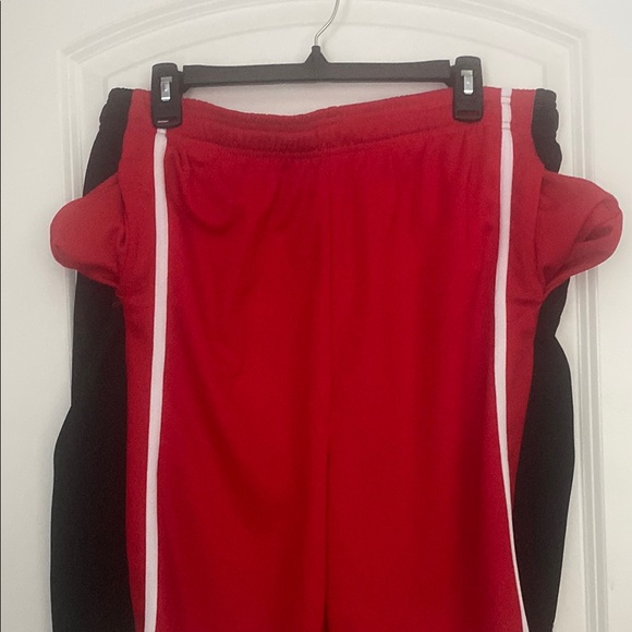 Men's Reebok Red and Black Athletic Shorts Side Pockets size Large - Picture 5 of 6